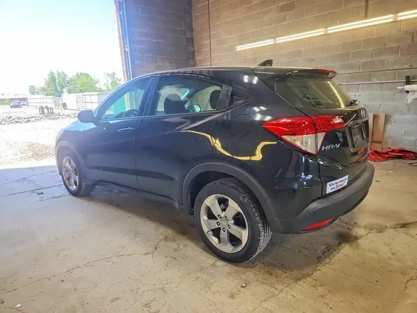 3CZRU6H33KM742268 2019 HONDA HR-V - Image 2