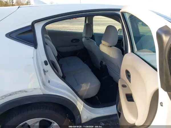 3CZRU6H34HM709482 2017 HONDA HR-V - Image 8