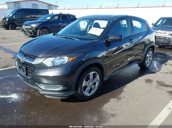 3CZRU6H34JG702357 2018 HONDA HR-V - Image 2