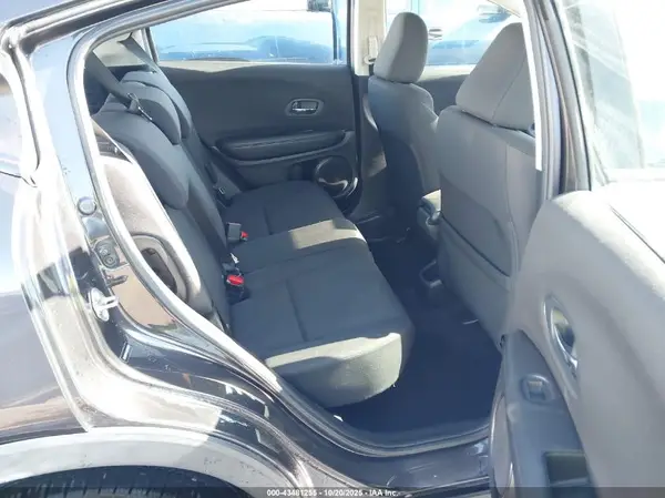 3CZRU6H34JG702357 2018 HONDA HR-V - Image 8