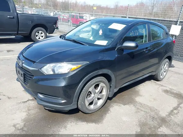 3CZRU6H34JG705582 2018 HONDA HR-V - Image 2
