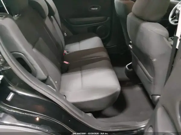 3CZRU6H34JG705596 2018 HONDA HR-V - Image 8