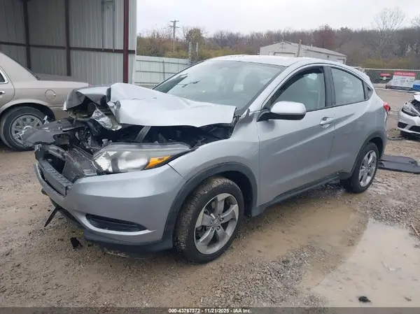 3CZRU6H34JG715741 2018 HONDA HR-V - Image 2