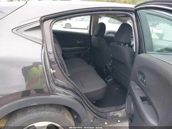 3CZRU6H34JG724570 2018 HONDA HR-V - Image 8