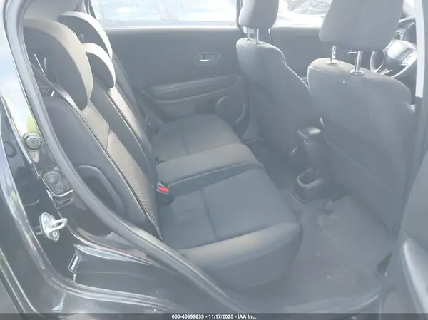 3CZRU6H34JM721010 2018 HONDA HR-V - Image 8