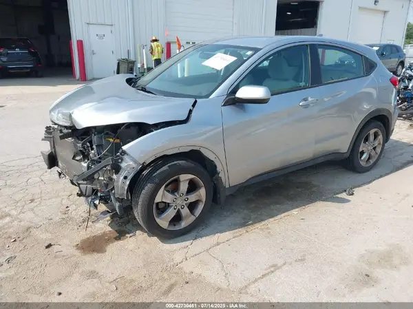 3CZRU6H34KG704899 2019 HONDA HR-V - Image 2