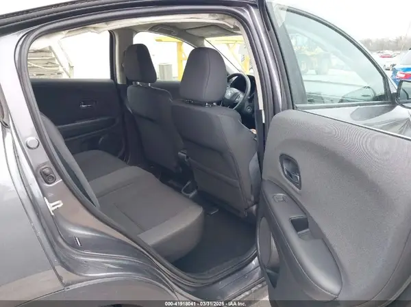 3CZRU6H34KG713702 2019 HONDA HR-V - Image 8
