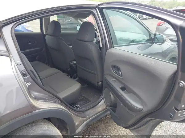 3CZRU6H34KM706878 2019 HONDA HR-V - Image 8