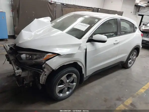 3CZRU6H34KM707416 2019 HONDA HR-V - Image 2