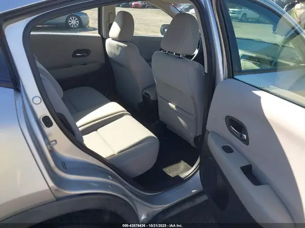 3CZRU6H35GM735961 2016 HONDA HR-V - Image 8