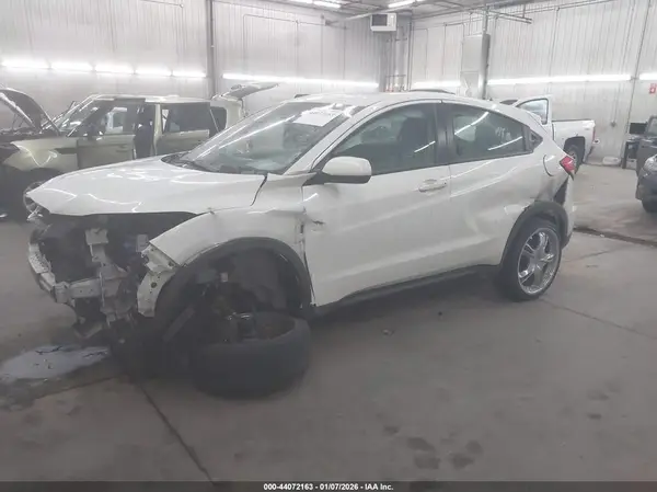 3CZRU6H35HM707319 2017 HONDA HR-V - Image 2