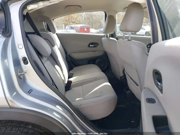 3CZRU6H35HM710852 2017 HONDA HR-V - Image 8