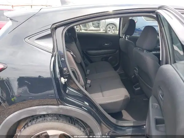3CZRU6H35JG710077 2018 HONDA HR-V - Image 8