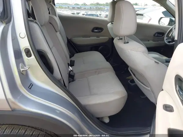 3CZRU6H35JG710760 2018 HONDA HR-V - Image 8