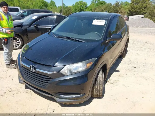 3CZRU6H35JG711990 2018 HONDA HR-V - Image 2