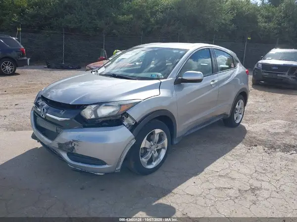 3CZRU6H35JG720401 2018 HONDA HR-V - Image 2