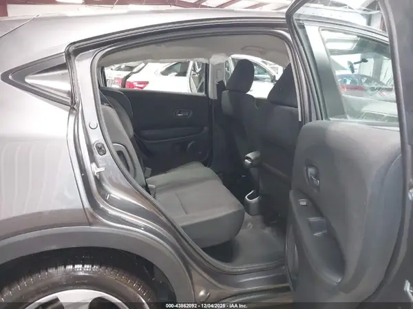 3CZRU6H35JG722312 2018 HONDA HR-V - Image 8