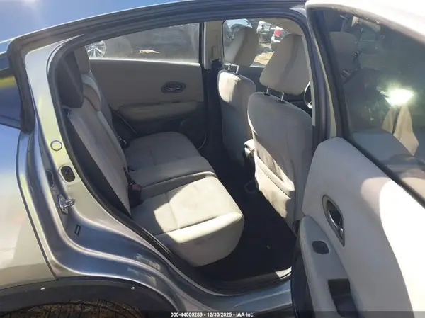 3CZRU6H35JG723699 2018 HONDA HR-V - Image 8