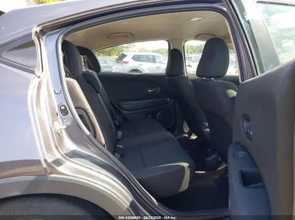 3CZRU6H35JG724092 2018 HONDA HR-V - Image 8