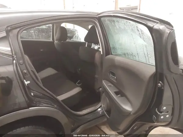 3CZRU6H35JM703034 2018 HONDA HR-V - Image 8