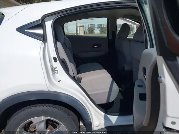 3CZRU6H35JM731142 2018 HONDA HR-V - Image 8