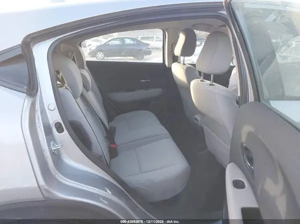 3CZRU6H35MM742002 2021 HONDA HR-V - Image 8