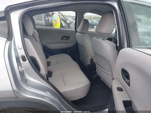 3CZRU6H36HG704184 2017 HONDA HR-V - Image 8