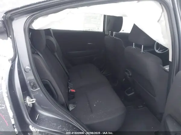 3CZRU6H36JG704093 2018 HONDA HR-V - Image 8