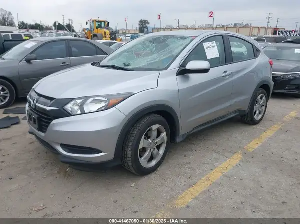 3CZRU6H36JG709813 2018 HONDA HR-V - Image 2