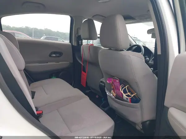 3CZRU6H36JM704239 2018 HONDA HR-V - Image 8