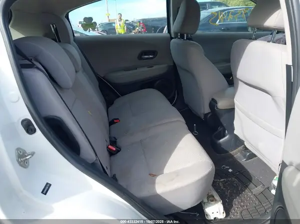 3CZRU6H36JM713913 2018 HONDA HR-V - Image 8