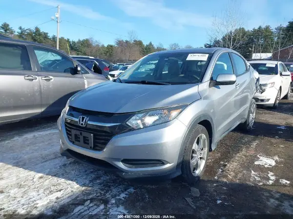3CZRU6H36JM718349 2018 HONDA HR-V - Image 2