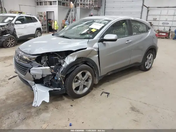 3CZRU6H36LM738393 2020 HONDA HR-V - Image 2