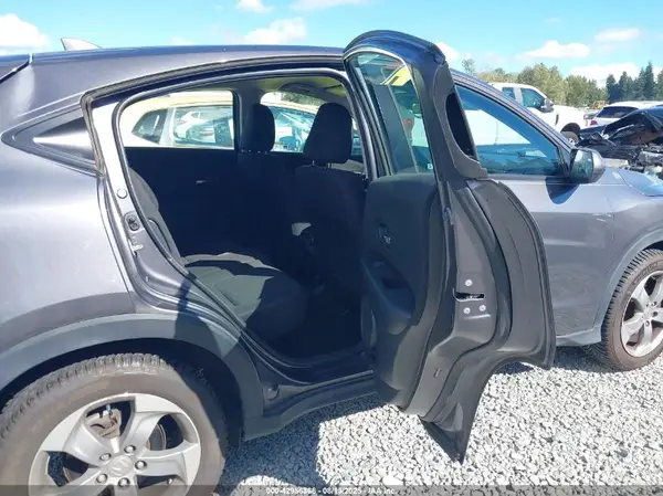 3CZRU6H37HG700399 2017 HONDA HR-V - Image 8