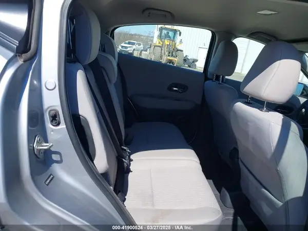 3CZRU6H37HG705585 2017 HONDA HR-V - Image 8