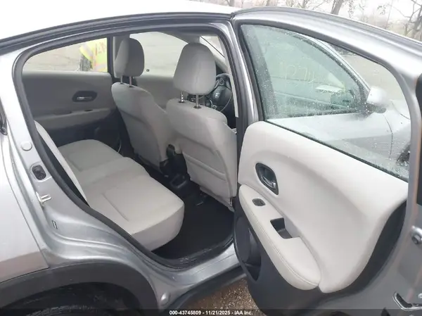 3CZRU6H37HG706526 2017 HONDA HR-V - Image 8
