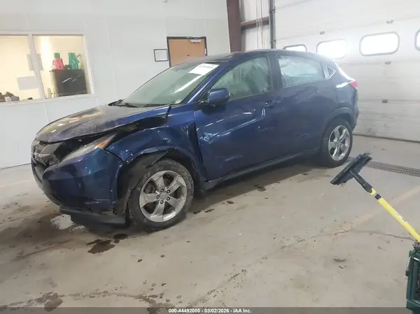 3CZRU6H37HM700646 2017 HONDA HR-V - Image 2