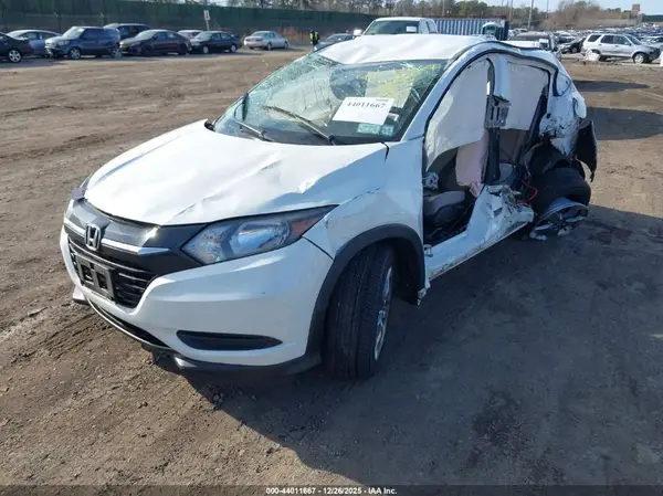 3CZRU6H37HM733873 2017 HONDA HR-V - Image 2