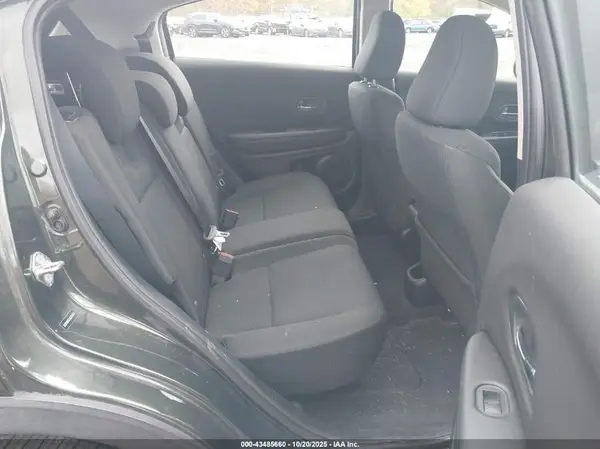3CZRU6H37JG701512 2018 HONDA HR-V - Image 8