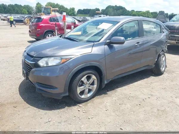 3CZRU6H37JG707049 2018 HONDA HR-V - Image 2
