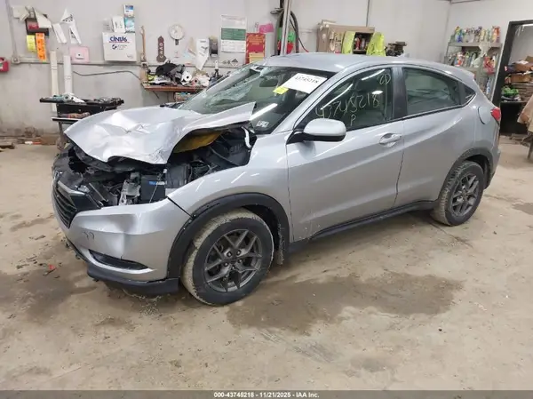 3CZRU6H37JG708976 2018 HONDA HR-V - Image 2