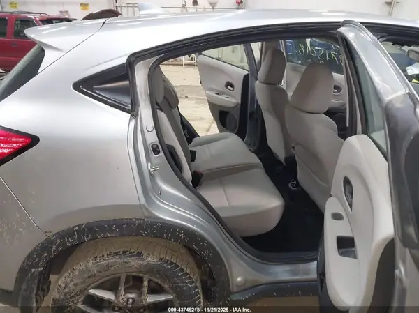 3CZRU6H37JG708976 2018 HONDA HR-V - Image 8