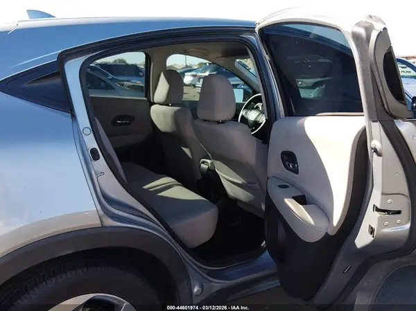 3CZRU6H37JG715782 2018 HONDA HR-V - Image 8