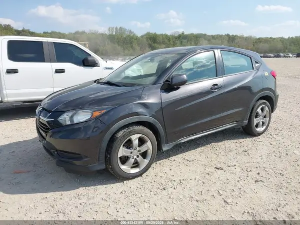 3CZRU6H37JG717760 2018 HONDA HR-V - Image 2