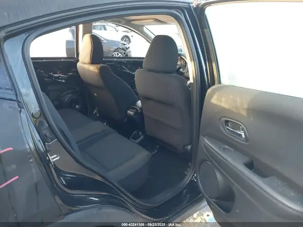 3CZRU6H37JG729326 2018 HONDA HR-V - Image 8