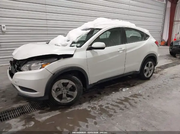 3CZRU6H37JM704279 2018 HONDA HR-V - Image 2