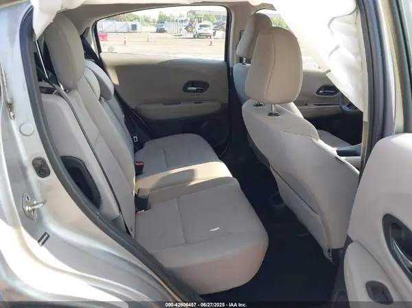 3CZRU6H37JM705402 2018 HONDA HR-V - Image 8
