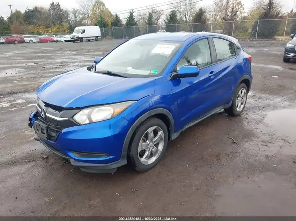 3CZRU6H37JM708915 2018 HONDA HR-V - Image 2
