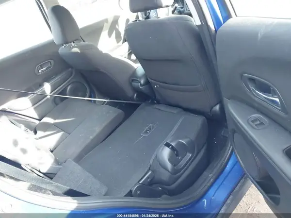 3CZRU6H37JM724337 2018 HONDA HR-V - Image 8