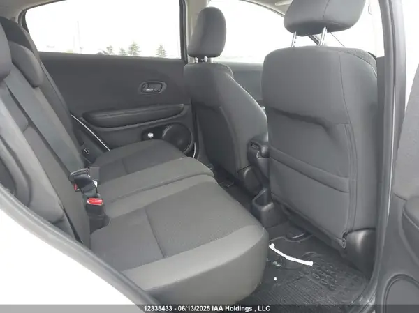 3CZRU6H37KM102421 2019 HONDA HR-V - Image 8